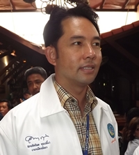 Mayor Itthiphol Kunplome talks with reporters about Koh Larn’s drinking water conundrum.